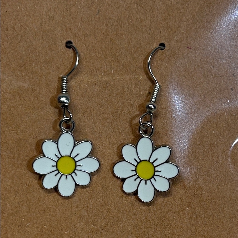 Cute marguerite dangle earrings